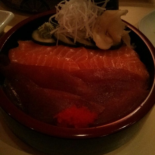 Photo taken at hello sushi by Isarmatrose on 3/18/2014
