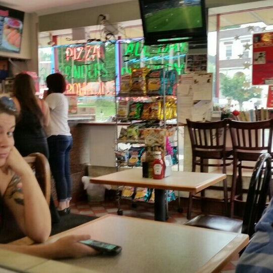 Fiesta Pizza II Roxborough 174 ziyaretçidan 5 tavsiye