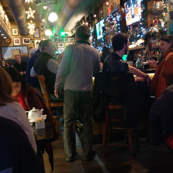 Foto diambil di 1518 Bar &amp; Grill oleh Melissa J. pada 12/12/2019