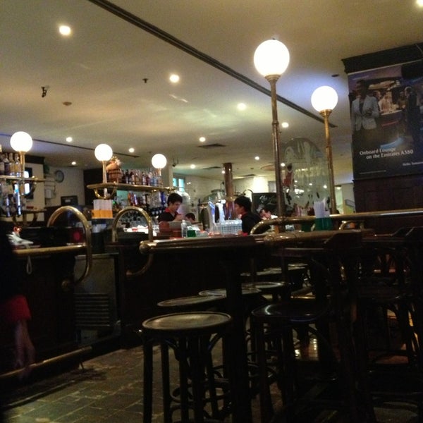 Photo taken at The Londoner by มยุรี T. on 2/28/2013