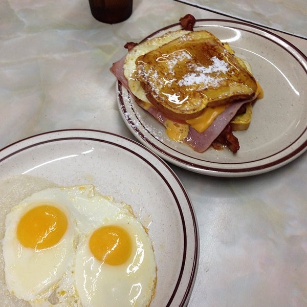 Photo taken at Donut Gallery Diner by Paola P. on 2/22/2014