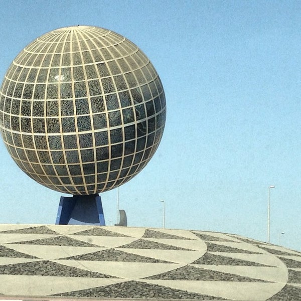 ميدان الكره الارضيه Picture Of Globe Roundabout Jeddah Tripadvisor
