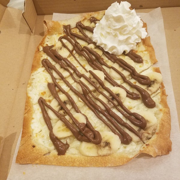 Had the banana Nutella pizza. It was a very interesting mix of sweet and savory since the cheese is still present on this recipe making this pizza very fun. This is definitely for the sugaholics.