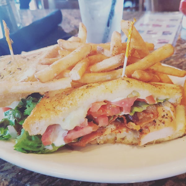The club sandwich is to die for! The bread is garlic bread. Staff are friendly, and it's close to the beach that you can just walk back after a hearty meal.