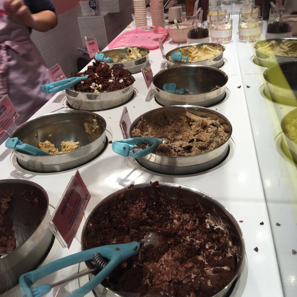 Photo taken at Spooning Cookie Dough Bar by Victoria H. on 10/28/2018