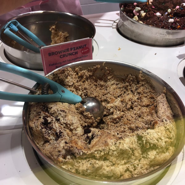 Photo taken at Spooning Cookie Dough Bar by Victoria H. on 10/28/2018