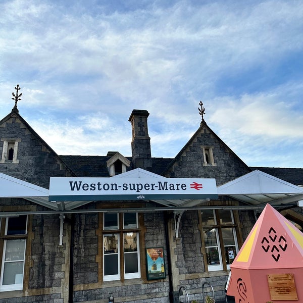 WestonsuperMare Railway Station (WSM) Rail Station in WestonSuperMare