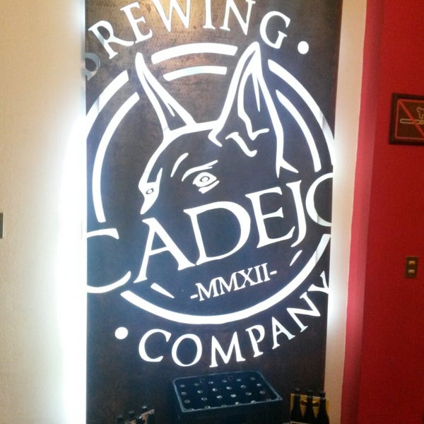 รูปภาพถ่ายที่ Cadejo Brewing Company โดย Raul G. เมื่อ 12/24/2014