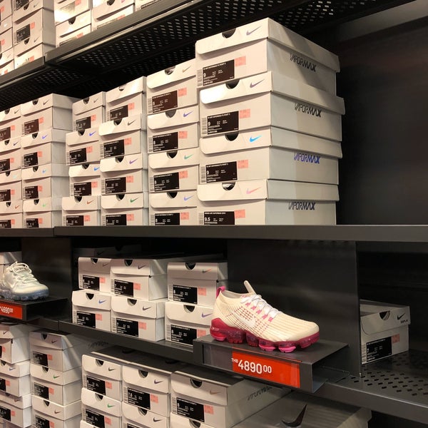 Fotos en Nike Factory Store - Central Airport Plaza Chiang Mai