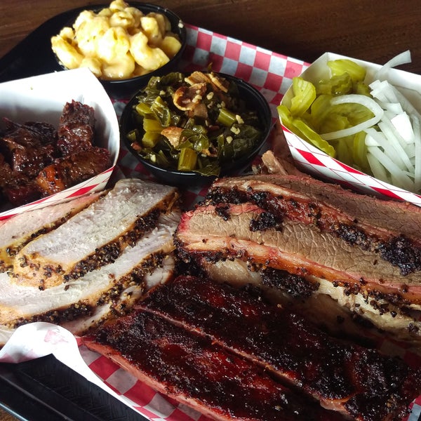 The best Texas BBQ inside the Loop! Fantastic brisket, pork spareribs, burnt ends, sausage and smoked turkey. Mac & cheese side may be the best in town. Good selection of local craft beers on tap too.