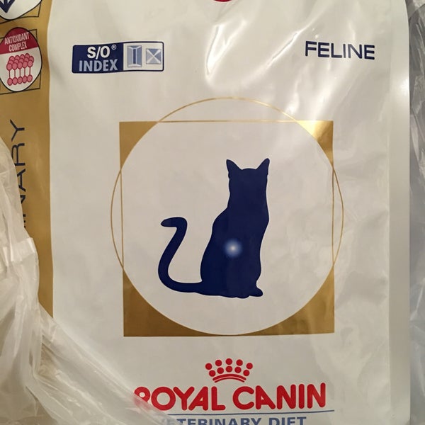 Корм роял от запоров. Роял канин для кошек от запоров сухой. Роял канин для кошек файбер сухой. Роял канин гастро интестинал файбер. Royal canin hypoallergenic для собак оборот упаковки.