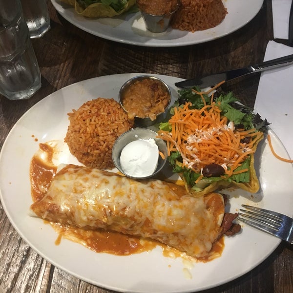 Das Foto wurde bei 3 Amigos Restaurant von Arash M. am 9/11/2019 aufgenommen