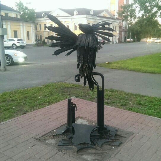 Памятник Птице Фото