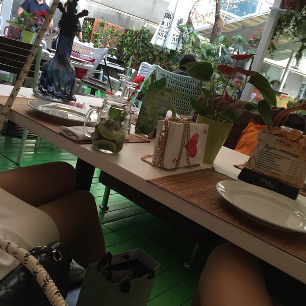 6/28/2016에 . ..님이 White Cafe에서 찍은 사진