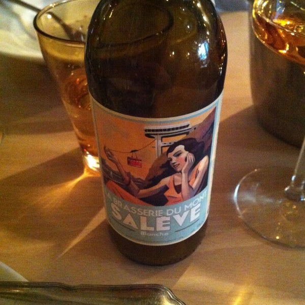 Qui Plume La Lune French Restaurant in Paris