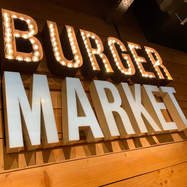 Foto scattata a Burger Market - Király u. da Raymond K. il 12/12/2021