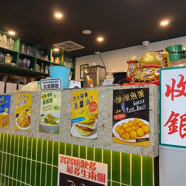 Foto scattata a Kowloon Cafe 九龍冰室 da Stephen M. il 1/15/2020