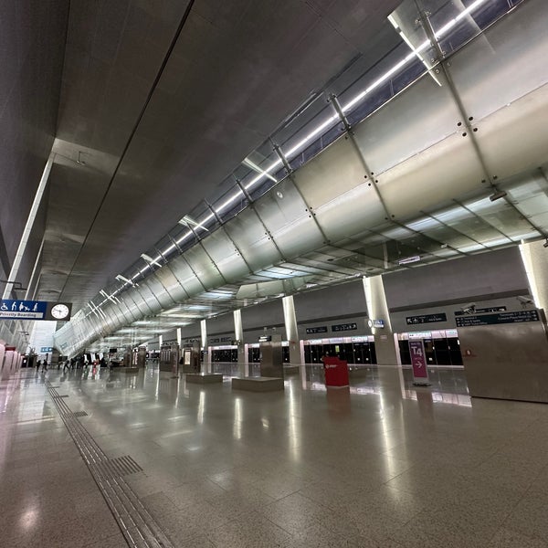 File:CG2 Changi Airport MRT Terminal 3 Entrance (new sigange) 20230601  190629.jpg - Wikipedia