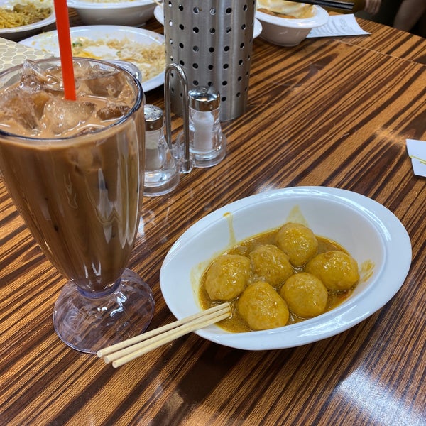 รูปภาพถ่ายที่ Kowloon Cafe 九龍冰室 โดย Stephen M. เมื่อ 1/15/2020