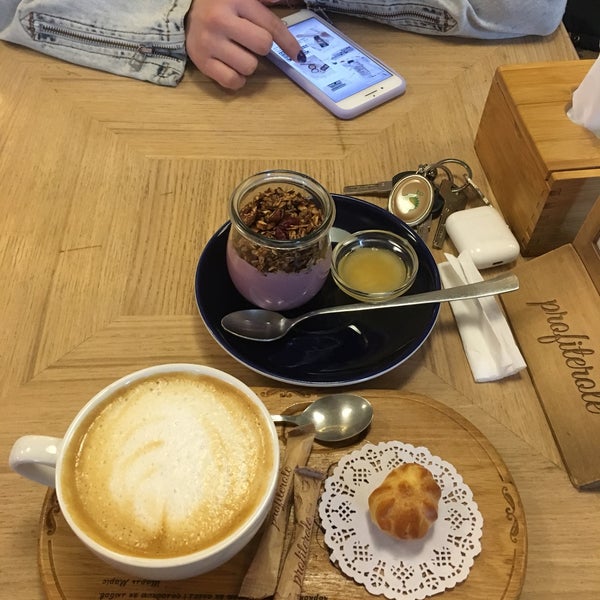 Photo taken at Profiterole by Karina I. on 4/11/2019