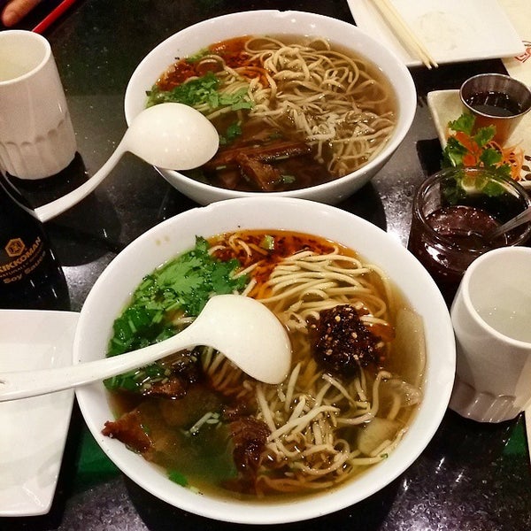 Foto tomada en Xian Sushi &amp; Noodle  por Gloria F. el 11/14/2014