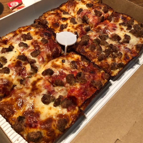Jet�s Pizza Pizza Place in Livonia