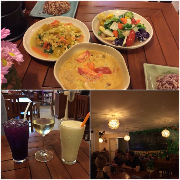รูปภาพถ่ายที่ Anchan Vegetarian Restaurant โดย Albert T. เมื่อ 12/24/2014