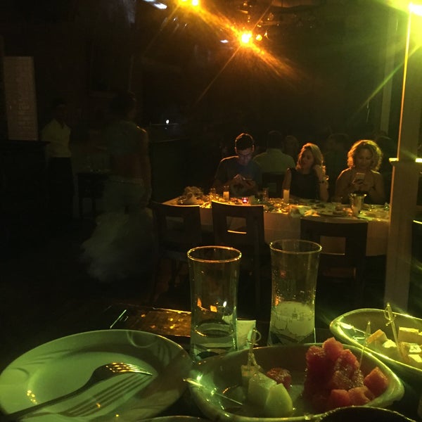 Foto tirada no(a) Zarifi Restaurant por İlhan İ. em 9/23/2017
