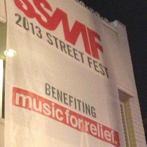 Foto tirada no(a) Sunset Strip Music Festival por David P. em 8/4/2013
