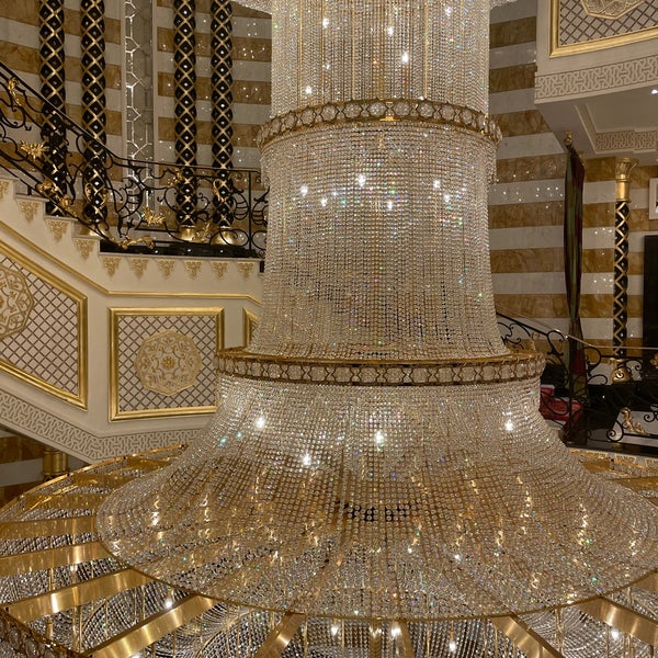 Das Foto wurde bei Waldorf Astoria Jeddah - Qasr Al Sharq von I.H.S ⛓ am 4/22/2023 aufgenommen