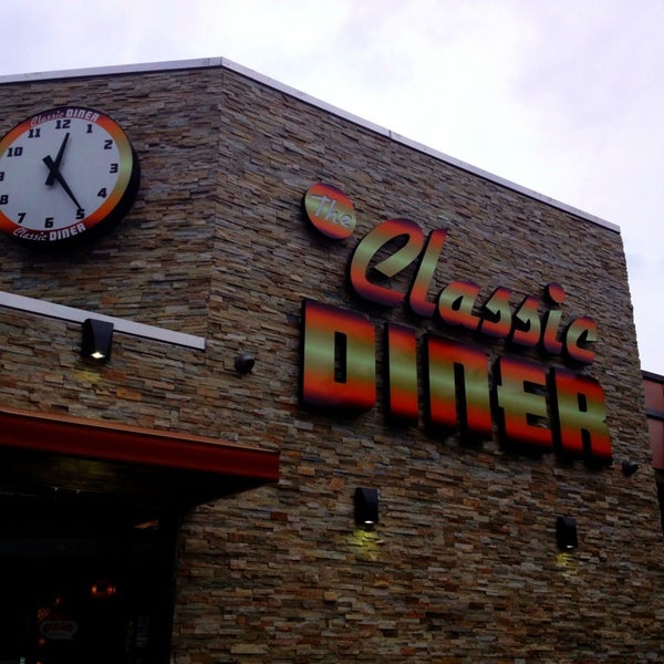รูปภาพถ่ายที่ The Classic Diner โดย Dave K. เมื่อ 7/28/2013