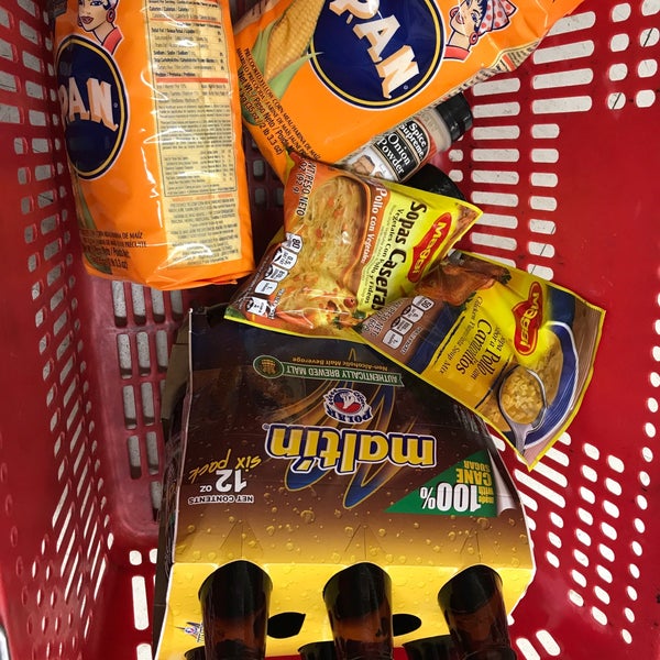 Red Apple Market Grocery Store in Mountain View