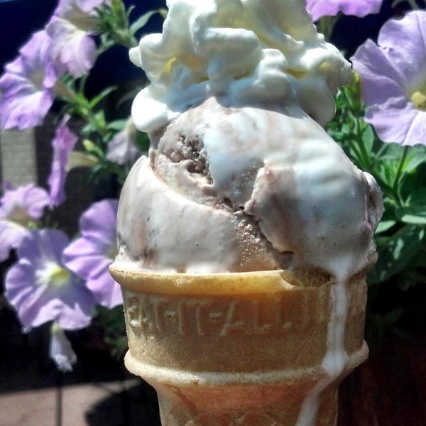 Foto tirada no(a) The Hop Ice Cream Cafe por The Hop Ice Cream Cafe em 7/18/2015