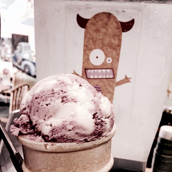 Снимок сделан в The Hop Ice Cream Cafe пользователем The Hop Ice Cream Cafe 8/30/2015