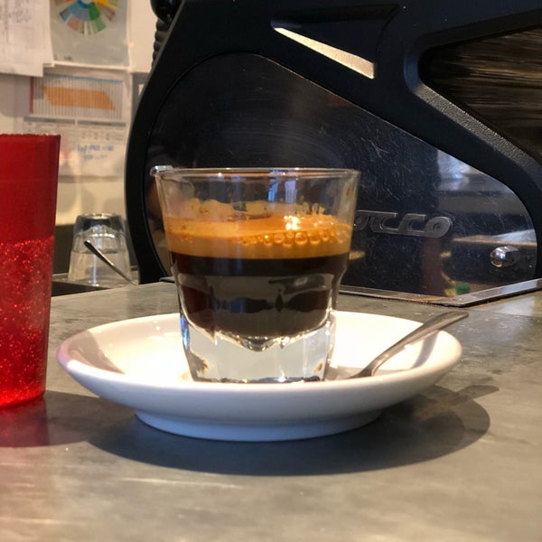 2/13/2018 tarihinde Daniel K.ziyaretçi tarafından Gimme! Coffee'de çekilen fotoğraf