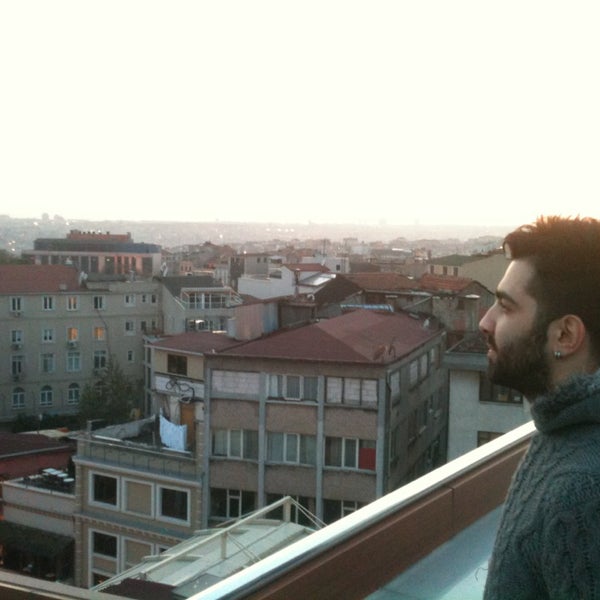 รูปภาพถ่ายที่ Mask Nevizade โดย ⚠️Mc Barış Ekmen⚠️ เมื่อ 4/20/2013