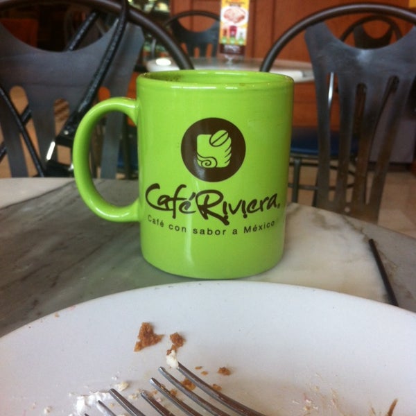 Foto tirada no(a) Café Riviera por Maximo C. em 6/2/2014