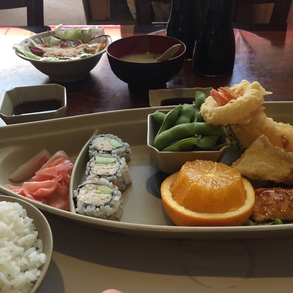 Photo taken at Sakura Teppanyaki and Sushi by Ninya I. on 3/23/2016
