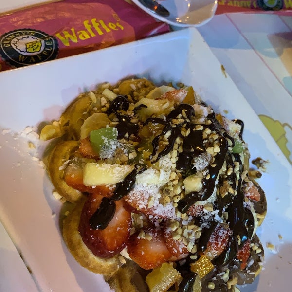 Foto scattata a Granny’s Waffles da Halit il 10/3/2019