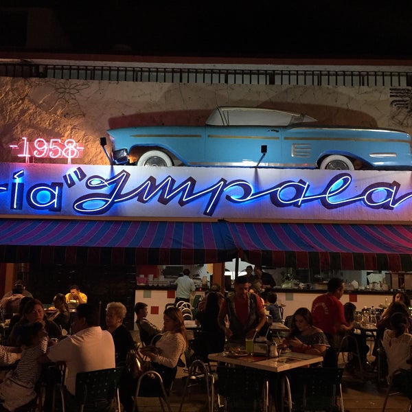 รูปภาพถ่ายที่ Cafetería Impala โดย Alan V. เมื่อ 12/29/2017