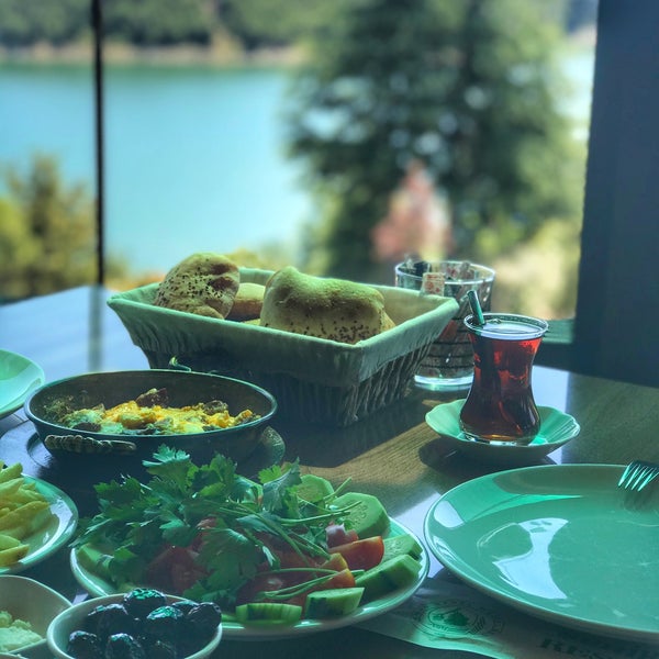 Foto tomada en Bucak Oğuzhan Kent Ormanı Restoranı  por melis D. el 7/3/2020