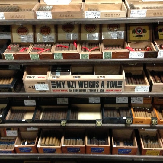 12/12/2012에 Mark P.님이 Serious Cigars에서 찍은 사진