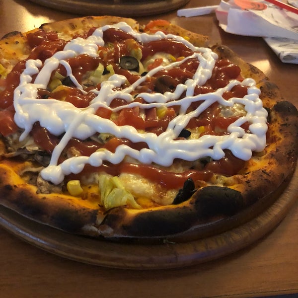 Photo taken at Pizza 7 by Yiğit Ö. on 10/5/2018