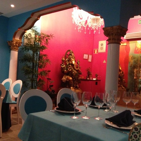 Das Foto wurde bei Swagat Indian Restaurant von ☆彡 H. am 10/1/2012 aufgenommen