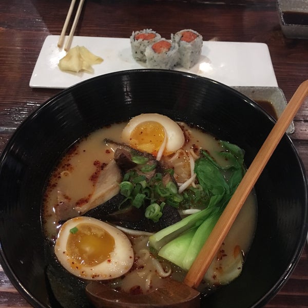 รูปภาพถ่ายที่ Ichiban Sushi &amp; Ramen โดย Philadelphia H. เมื่อ 1/22/2016