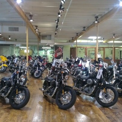 Foto diambil di Dudley Perkins Co. Harley-Davidson oleh Stephane B. pada 9/17/2012