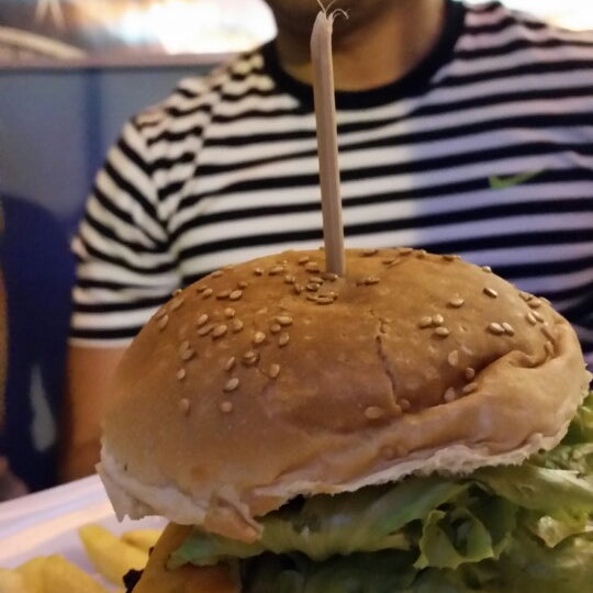 Foto tirada no(a) Cheff&#39;s Burger por Risomar Júnior @. em 9/10/2014