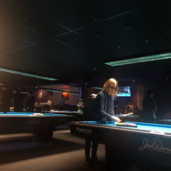 Das Foto wurde bei STIX Bar &amp; Billiards von Bella G. D. am 1/11/2019 aufgenommen