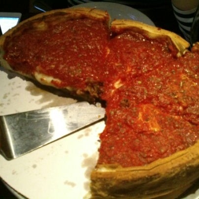 3/5/2013 tarihinde Sergey M.ziyaretçi tarafından Patxi’s Pizza'de çekilen fotoğraf