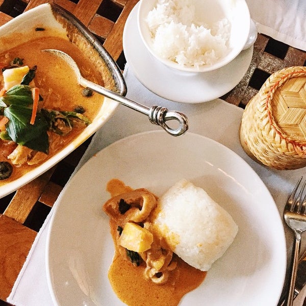 Снимок сделан в Thai Thai East Restaurant пользователем Elsie L. 6/29/2015